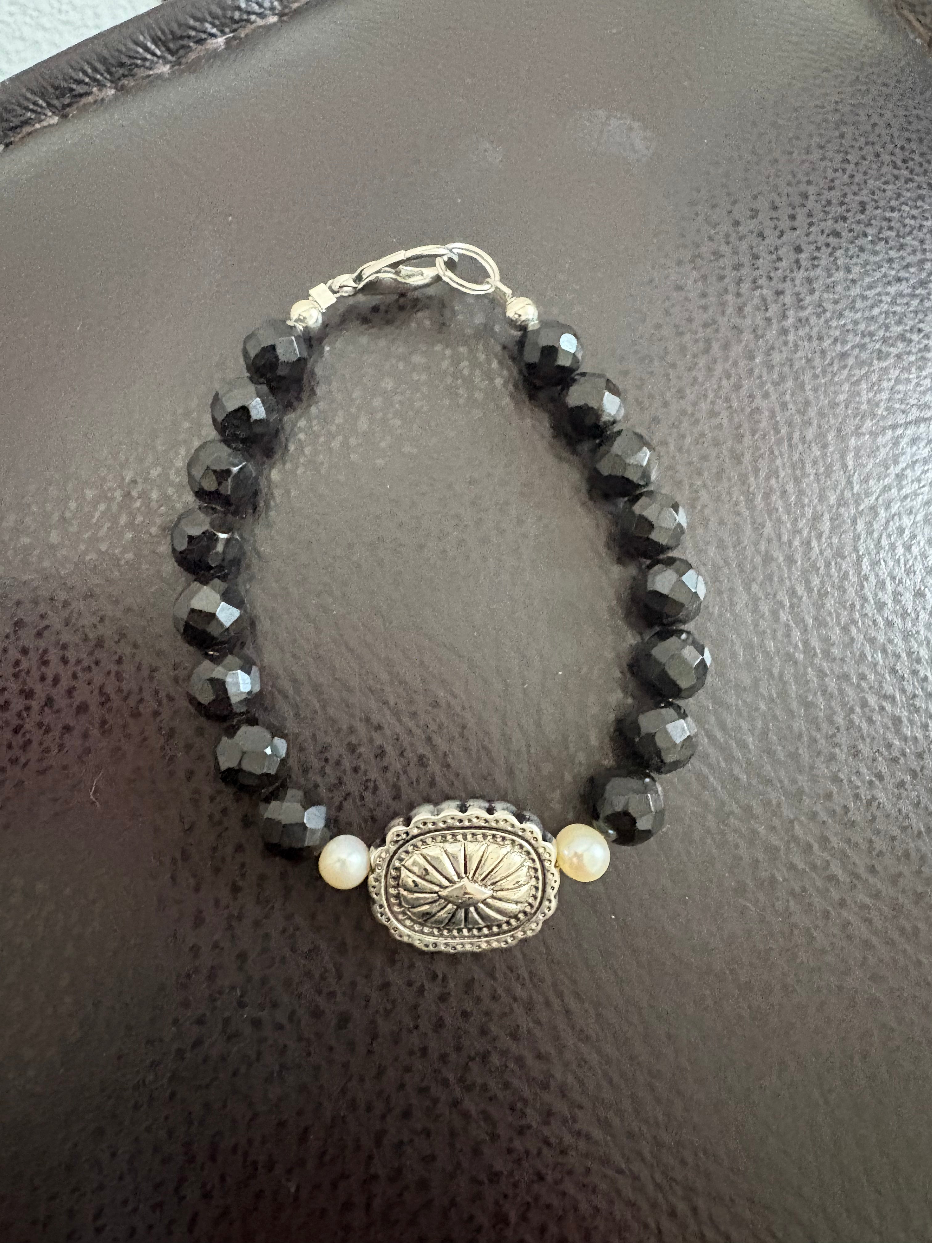 Black beaded with conch bracelet